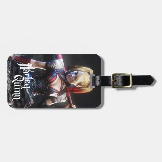Batman Arkham Knight | Harley Quinn mit Bat Gepäckanhänger (Vorderseite horizontal)