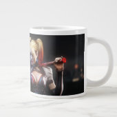 Batman Arkham Knight | Harley Quinn mit Bat Jumbo-Tasse (Rechts)