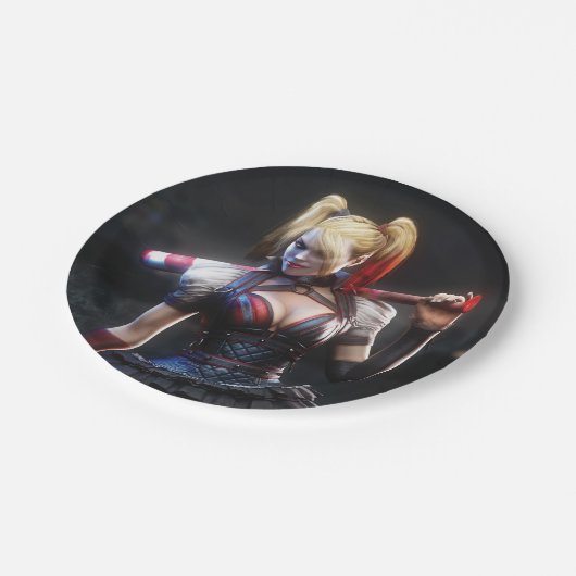 Batman Arkham Knight | Harley Quinn mit Bat Pappteller (Schrägansicht)