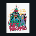 Batman | Batman & Robin Geschenk an XMas Tree umma Feiertagspostkarte<br><div class="desc">Unsere Helden Batman und Robin sind an einen Weihnachtsbaum des Jokers und Harley Quinn gebunden,  umgeben von Dynamit,  das explosionsbereit ist!</div>