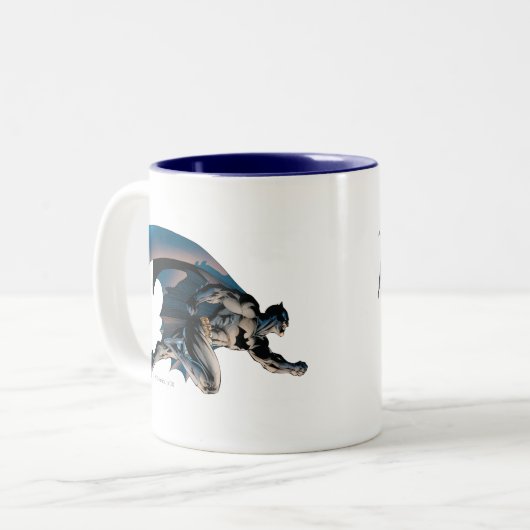 Batman Leaping Side View Zweifarbige Tasse (Vorderseite Links)