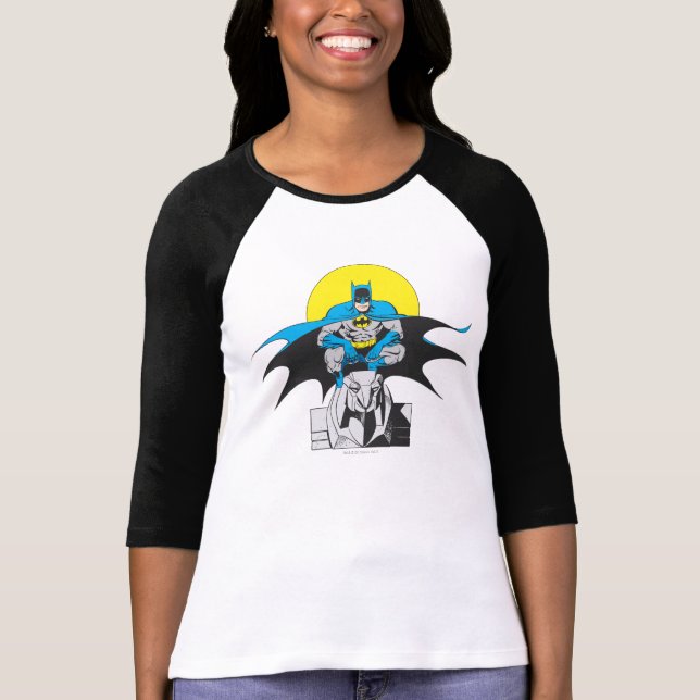 Batman Perches auf Stone Lion T-Shirt (Vorderseite)