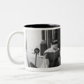 Batman und Robin in Batcycle Zweifarbige Tasse (Links)
