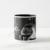 Batman und Robin in Batcycle Zweifarbige Tasse (Mittel)