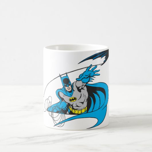 Batman wirft Batarang 3 Kaffeetasse (Mittel)