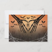Bats & Skeleton Heart Goth Halloween Wedding RSVP Karte (Rückseite)