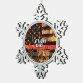 Battalion Chief Firefighter Flag Schneeflocken Zinn-Ornament (Rechts)