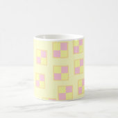 Battenburg Kuchen-Muster. Rosa und Gelb Kaffeetasse (Mittel)