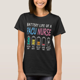 Batterielebensdauer eines PACU-Krankenpflegers auf T-Shirt