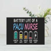 Battery life of a PACU nurse levels humor Einladung (Stehend Vorderseite)