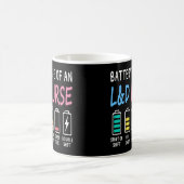 Battery life of an L&D nurse humor chart Kaffeetasse (Mittel)