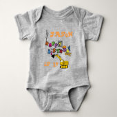 Bau - Geburtstagswunsch Baby Strampler (Vorderseite)