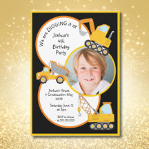 Bau von Lastwagen, die es graben, Foto zum Geburts