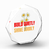 Baue still, strahle hell – Motivationaler Erfolg Fotoblock (Links)