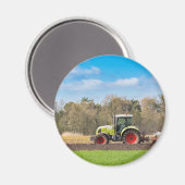Bauer auf Zugmaschine, der im Frühjahr Sandboden p Magnet (Vorderseite/Rückseite)