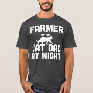 Bauer bei Tag Katze Vater bei Nacht T-Shirt