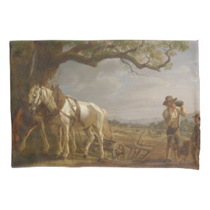 Bauer, die auf einem Feld mit Pferden und Pflug st Kissenbezug