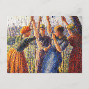 Bäuerinnen pflanzen Haufen von Camille Pissarro Postkarte