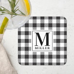 Bauernhaus Black Buffalo Karo Familienname Monogra Rechteckiger Pappuntersetzer<br><div class="desc">Untersetzer mit personalisierter Monogramm- und Familienname auf schwarz-weißem Büffel-Karo/kariert/Gingham-Karo.</div>