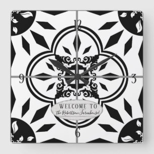 Bauernhaus Damask Tile Muster Holzfamilie Name Quadratische Wanduhr