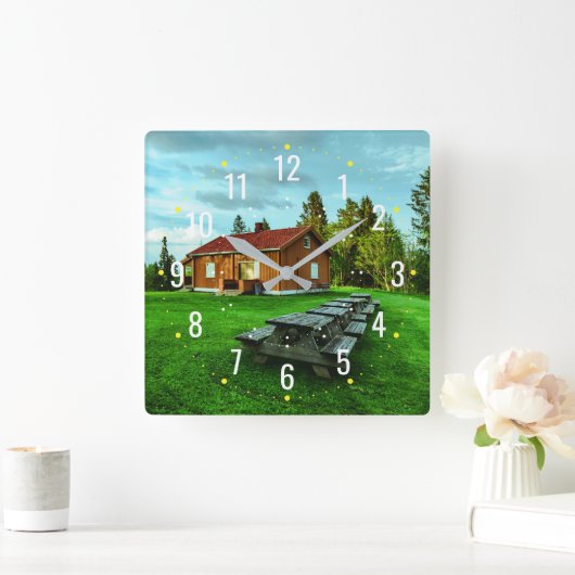 Bauernhausstil im Garten - Rustikal Außenbereich Quadratische Wanduhr (Zuhause)