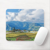 Bauernhof in den bhutanischen östlichen Bergen - H Mousepad (Mit Mouse)