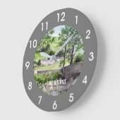 Bauernhof in der Nähe von Thirlmere, Lake District Große Wanduhr (Winkel)