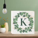 Bauernhof Ivy Wreath Unterschrift Holzkisten Schild<br><div class="desc">Einfach diesen schönen grünen Efeu-Kranz zu bezaubern,  wird Ihren Wunscheintrag oder Namen für die Landschaft des Bauernhauses bilden. Personalisieren Sie den Stift und die Farbe des Schriftartes,  wenn Sie ihn wählen und zu Ihrem eigenen machen.</div>