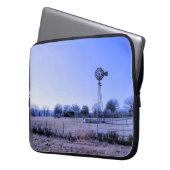 Bauernhof mit Windmühle Laptopschutzhülle (Vorderseite Links)