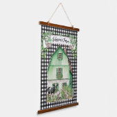 Bauernhof | Personalisierter grüner Stall Wandteppich Mit Holzrahmen (Gewinkelt)