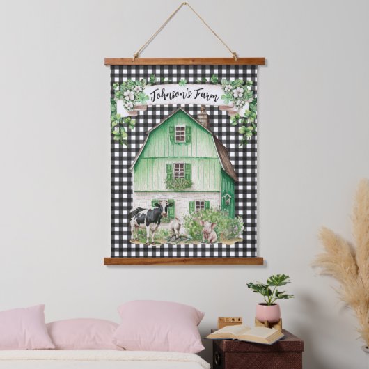 Bauernhof | Personalisierter grüner Stall Wandteppich Mit Holzrahmen (Schlafzimmer)