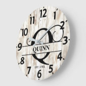 Bauernholz Q Monogramm Große Wanduhr (Winkel)