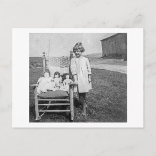 Bauernmädchen und ihre Puppenfreunde Vintage Postkarte