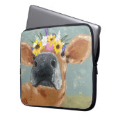 Bauernspass - Kuh mit Blume Crown Laptopschutzhülle (Vorderseite Links)