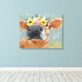 Bauernspass - Kuh mit Blume Crown Leinwanddruck (Insitu (Holzboden))