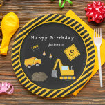 Baufreudigkeit Geburtstag - Name und Alter Junge Pappteller<br><div class="desc">Feiern Sie den besonderen Tag Ihres kleinen Kindes mit dieser maßgeschneiderten Papiertafel mit einem ansprechenden Bauthema. Auf der Platte befindet sich ein Müllwagen und ein Bagger, der an einer Straßenbaustelle zusammenarbeitet. Es gibt auch orangefarbene Verkehrssteine, einen Sicherheitstrenner und gelbe und schwarze Streifen. Geben Sie den Namen und das Alter Ihres...</div>
