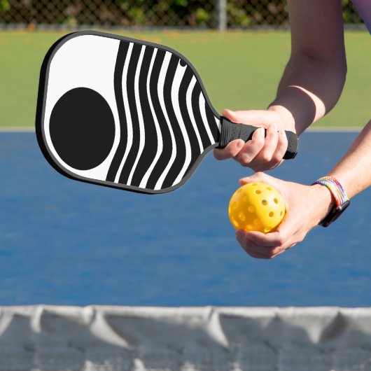 Bauhaus Abstrakt Pickleball Schläger (InSitu)