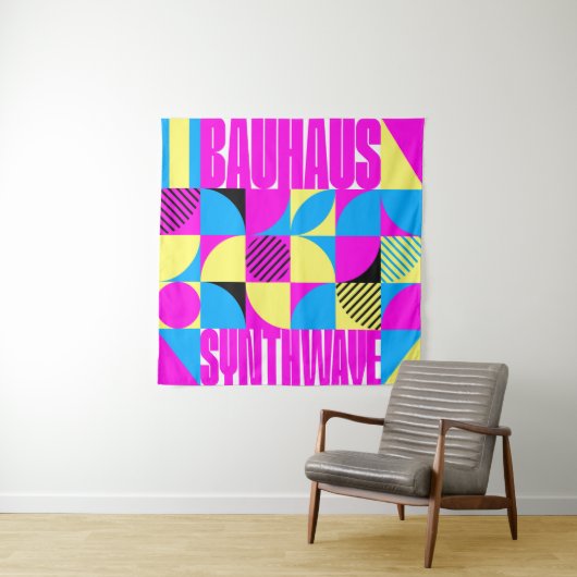 Bauhaus Synthwave #1 (fuchsia/magenta-blau) Wandteppich (Beispiel)