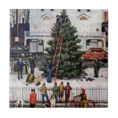 Baum auf dem Platz der Stadt Fliese (Vorderseite)