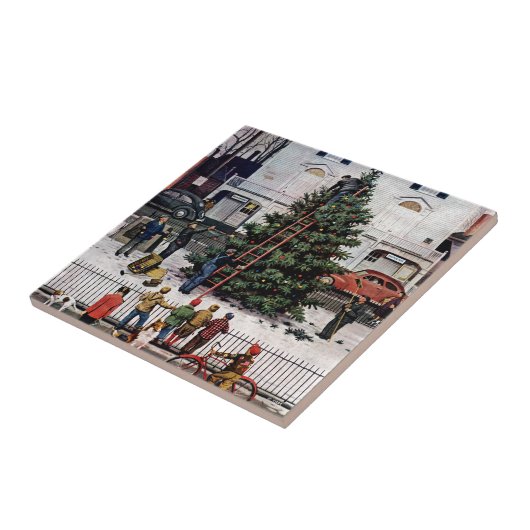 Baum auf dem Platz der Stadt Fliese (Seite)