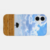 Baum auf einem geernteten Weizenfeld iPhone 16 Hülle (Rückseite (Horizontal))
