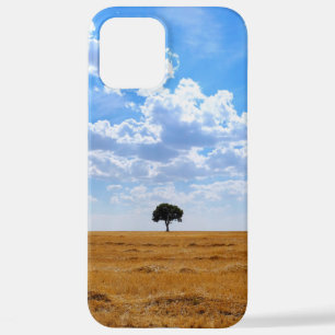 Baum auf einem geernteten Weizenfeld iPhone 12 Pro Max Hülle