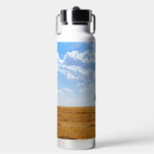 Baum auf einem geernteten Weizenfeld Trinkflasche (Vorderseite)