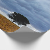 Baum auf einem leeren Feld Geschenkpapier (Ecke)