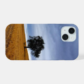 Baum auf einem Weizenfeld iPhone 15 Hülle (Rückseite (Horizontal))