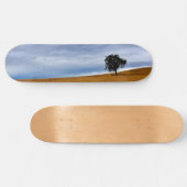 Baum auf einem Weizenfeld Skateboard (Horizontal)