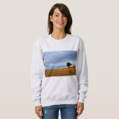 Baum auf einem Weizenfeld Sweatshirt (Vorne ganz)