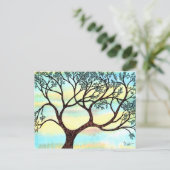 Baum auf Vellum mit Aquarellgrund Postkarte (Stehend Vorderseite)