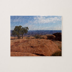 Baum aus roten Felsen im Canyonlands Nationalpark Puzzle