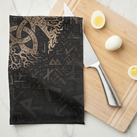 Baum des Lebens mit Triquetra auf Futhark Muster Geschirrtuch (Viertel Falte)